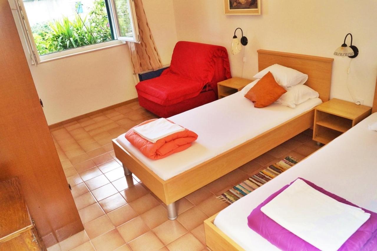 Apartments By The Sea Krilo Jesenice, Omis - 15145 Jesenice  Exterior foto
