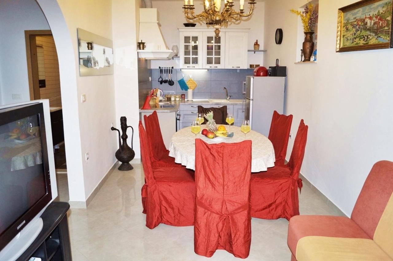Apartments By The Sea Krilo Jesenice, Omis - 15145 Exterior foto